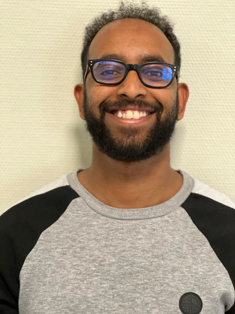 Abrham Habtom, Gründer von Karvio – IT-Spezialist und Karriereberater